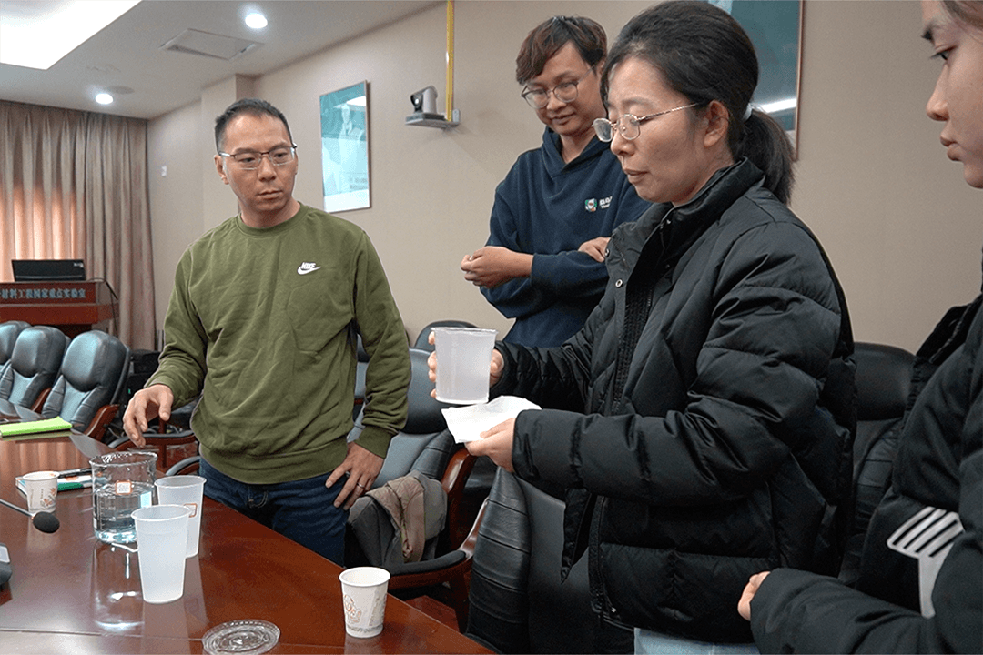 益鸟美居与四川大学合作研发环保型装修材料，引领行业技术革新